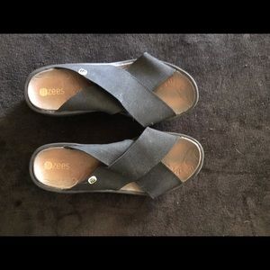 Bee Zees Size 10 Wedge Sandal - New Never Worn